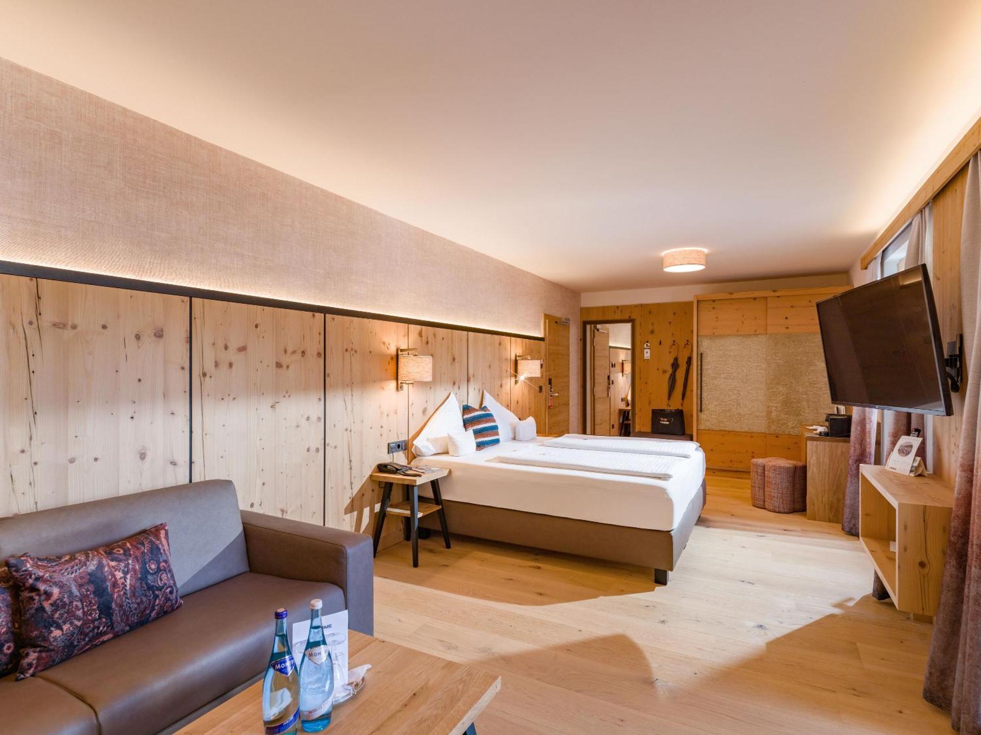 Hotel & Spa Sonne 4 Sterne Superior Кирхберг ин Тирол Екстериор снимка