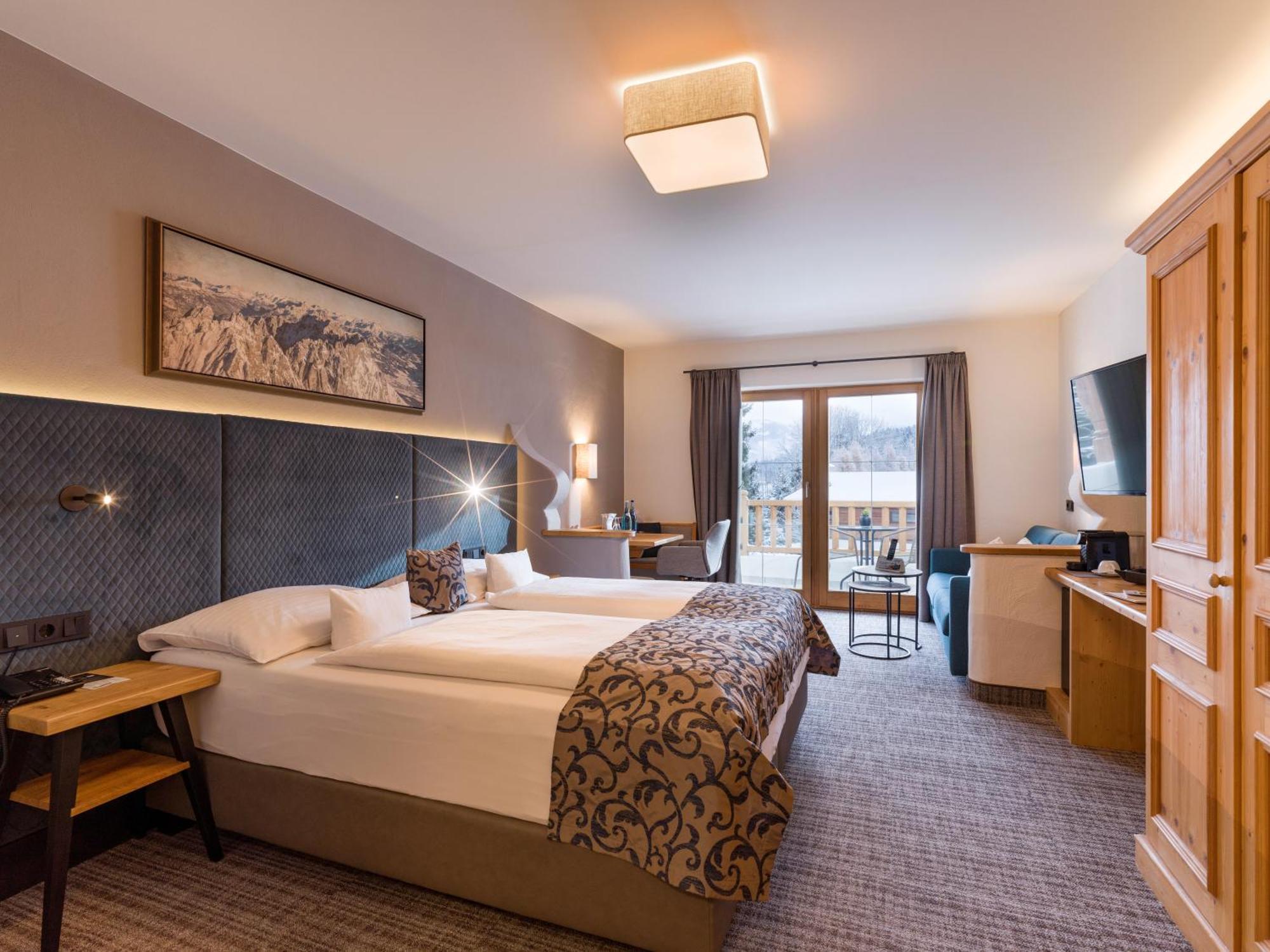 Hotel & Spa Sonne 4 Sterne Superior Кирхберг ин Тирол Екстериор снимка